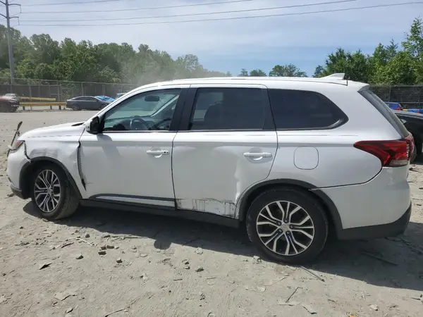 JA4AD3A36JZ063095 2018 MITSUBISHI OUTLANDER - Image 2