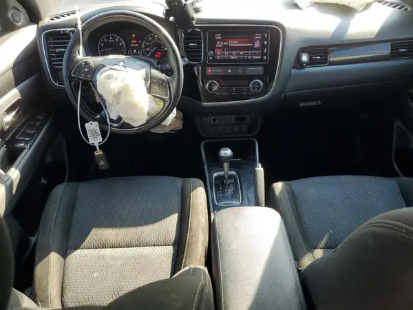 JA4AD3A36JZ067258 2018 MITSUBISHI OUTLANDER - Image 8
