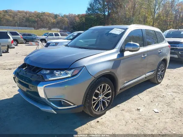 JA4AD3A36JZ068801 2018 MITSUBISHI OUTLANDER - Image 2