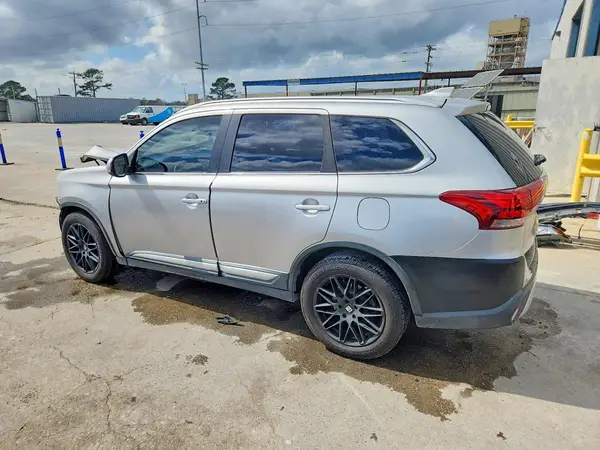 JA4AD3A36KJ000689 2019 MITSUBISHI OUTLANDER - Image 2