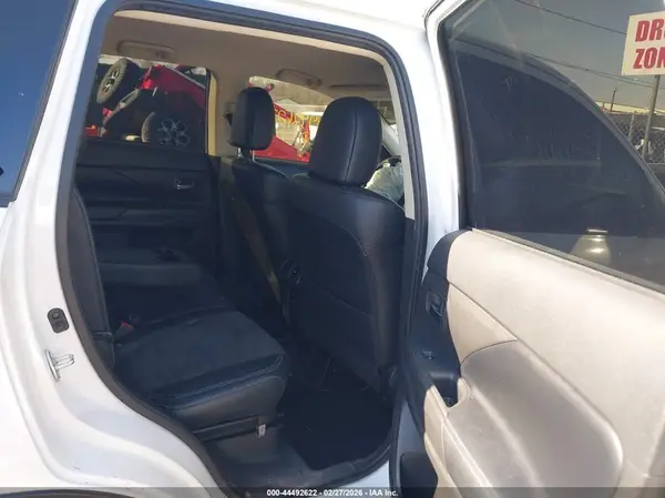 JA4AD3A36KZ007899 2019 MITSUBISHI OUTLANDER - Image 8
