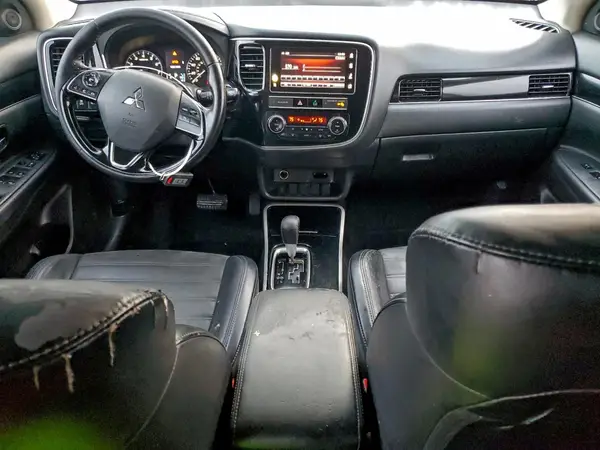 JA4AD3A36KZ024749 2019 MITSUBISHI OUTLANDER - Image 8