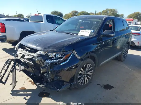 JA4AD3A36KZ033807 2019 MITSUBISHI OUTLANDER - Image 2