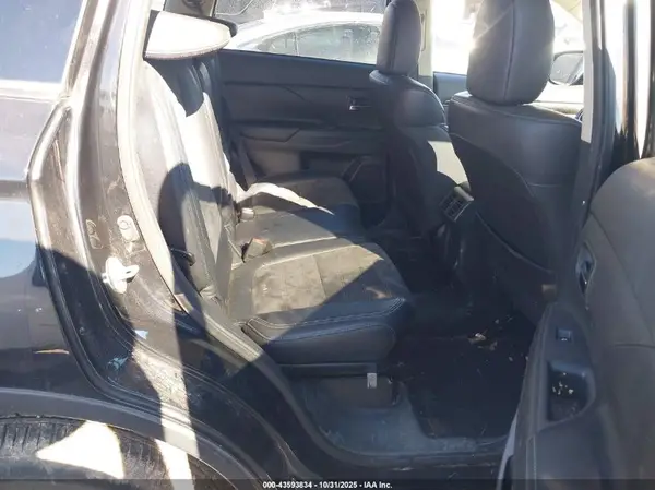 JA4AD3A36KZ033807 2019 MITSUBISHI OUTLANDER - Image 8