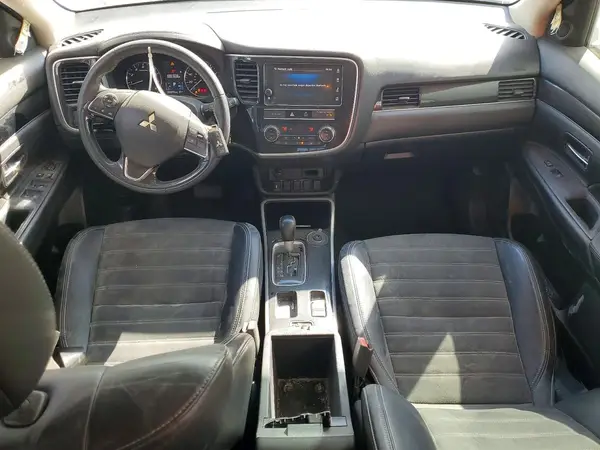 JA4AD3A36KZ042412 2019 MITSUBISHI OUTLANDER - Image 8