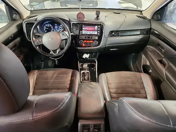 JA4AD3A36KZ043317 2019 MITSUBISHI OUTLANDER - Image 8