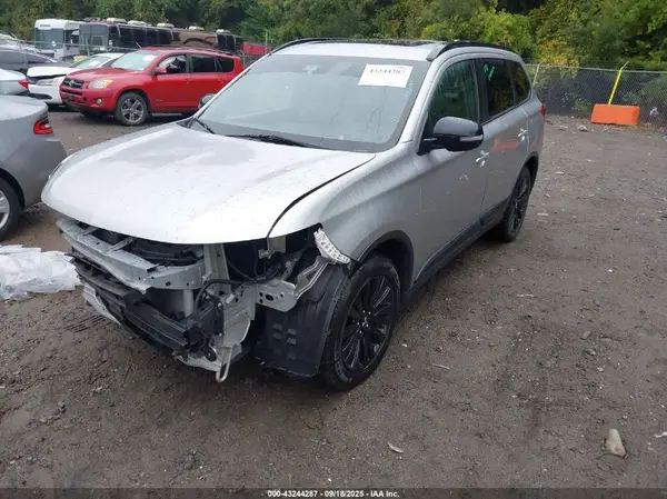 JA4AD3A36LJ000323 2020 MITSUBISHI OUTLANDER - Image 2