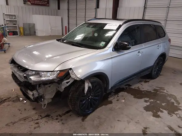 JA4AD3A36LZ020301 2020 MITSUBISHI OUTLANDER - Image 2