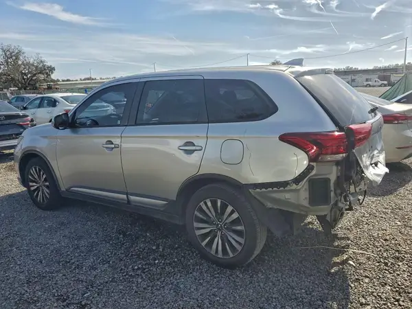 JA4AD3A36LZ020704 2020 MITSUBISHI OUTLANDER - Image 2