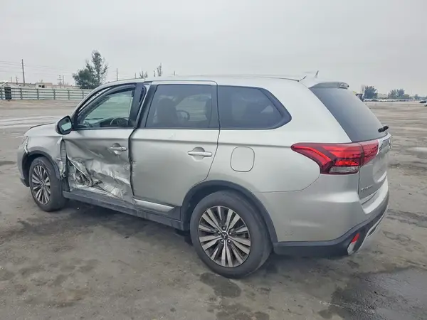 JA4AD3A36LZ024025 2020 MITSUBISHI OUTLANDER - Image 2