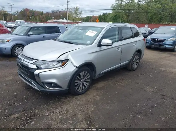 JA4AD3A36LZ030889 2020 MITSUBISHI OUTLANDER - Image 2