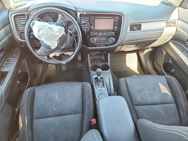 JA4AD3A37GZ000581 2016 MITSUBISHI OUTLANDER - Image 8