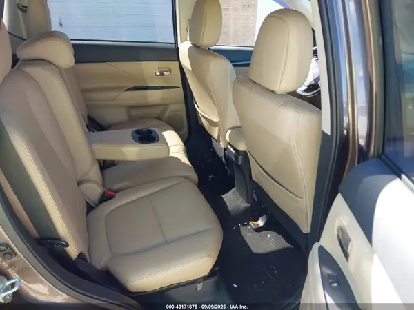 JA4AD3A37GZ007160 2016 MITSUBISHI OUTLANDER - Image 8