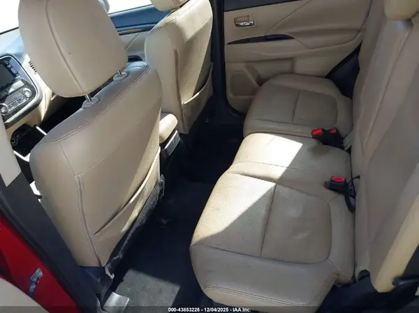 JA4AD3A37GZ023021 2016 MITSUBISHI OUTLANDER - Image 8