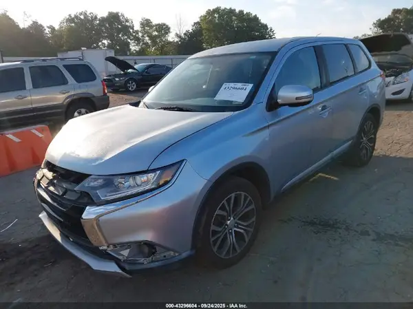 JA4AD3A37GZ050106 2016 MITSUBISHI OUTLANDER - Image 2