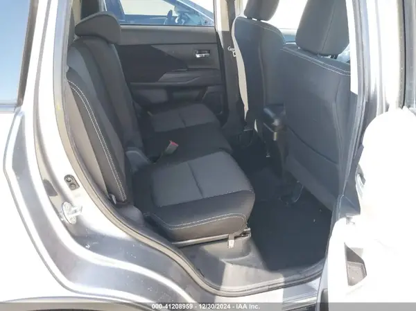 JA4AD3A37HZ014143 2017 MITSUBISHI OUTLANDER - Image 8