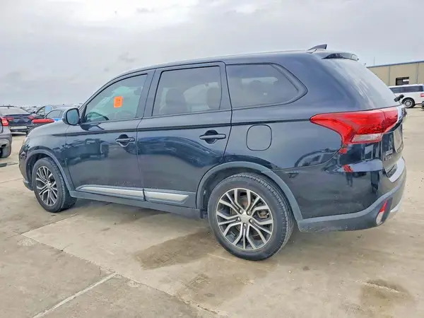 JA4AD3A37HZ018810 2017 MITSUBISHI OUTLANDER - Image 2
