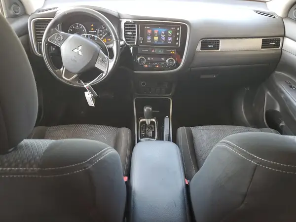 JA4AD3A37HZ027880 2017 MITSUBISHI OUTLANDER - Image 8