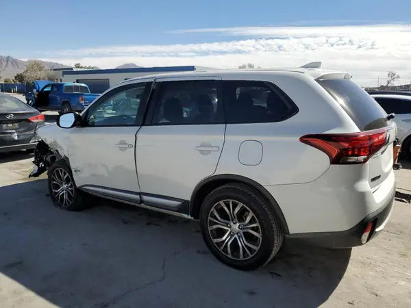 JA4AD3A37HZ028589 2017 MITSUBISHI OUTLANDER - Image 2