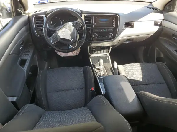 JA4AD3A37HZ028589 2017 MITSUBISHI OUTLANDER - Image 8