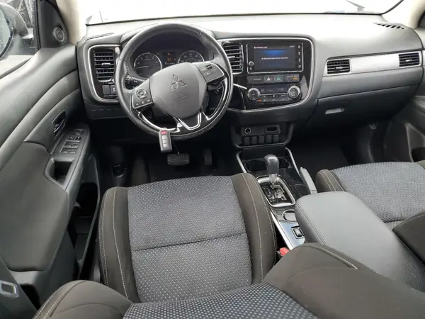 JA4AD3A37HZ036059 2017 MITSUBISHI OUTLANDER - Image 8