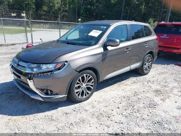 JA4AD3A37HZ038345 2017 MITSUBISHI OUTLANDER - Image 2