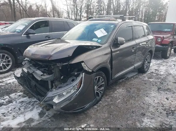 JA4AD3A37HZ038510 2017 MITSUBISHI OUTLANDER - Image 2