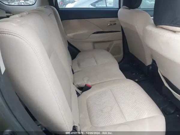 JA4AD3A37HZ038510 2017 MITSUBISHI OUTLANDER - Image 8