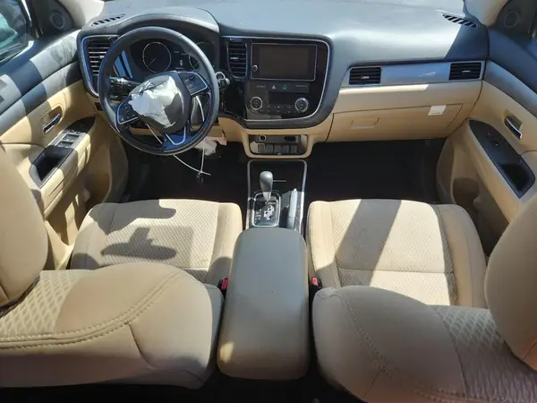 JA4AD3A37HZ038569 2017 MITSUBISHI OUTLANDER - Image 8