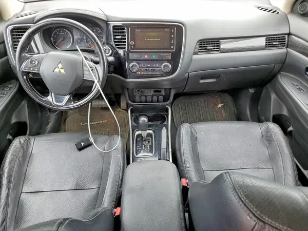 JA4AD3A37HZ040936 2017 MITSUBISHI OUTLANDER - Image 8