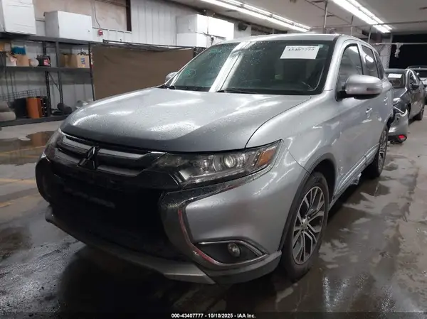 JA4AD3A37HZ043884 2017 MITSUBISHI OUTLANDER - Image 2