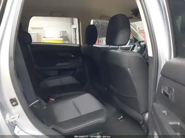 JA4AD3A37HZ043884 2017 MITSUBISHI OUTLANDER - Image 8