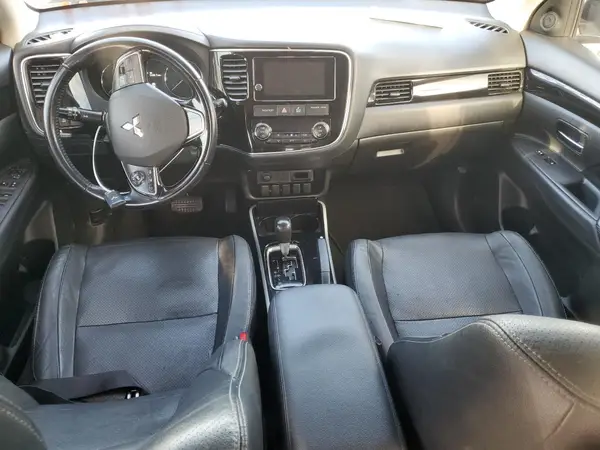 JA4AD3A37HZ047093 2017 MITSUBISHI OUTLANDER - Image 8