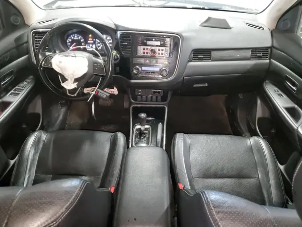 JA4AD3A37HZ050611 2017 MITSUBISHI OUTLANDER - Image 8