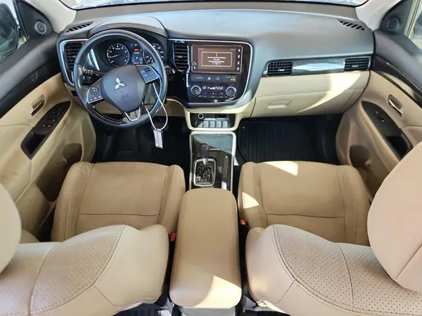 JA4AD3A37HZ051726 2017 MITSUBISHI OUTLANDER - Image 8