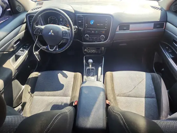 JA4AD3A37HZ053122 2017 MITSUBISHI OUTLANDER - Image 8