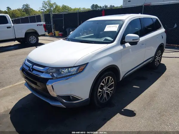JA4AD3A37HZ065321 2017 MITSUBISHI OUTLANDER - Image 2