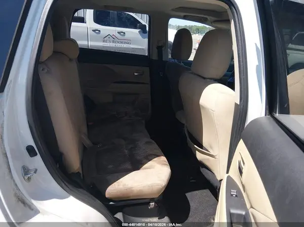 JA4AD3A37HZ065321 2017 MITSUBISHI OUTLANDER - Image 8