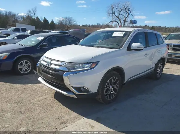 JA4AD3A37HZ066050 2017 MITSUBISHI OUTLANDER - Image 2
