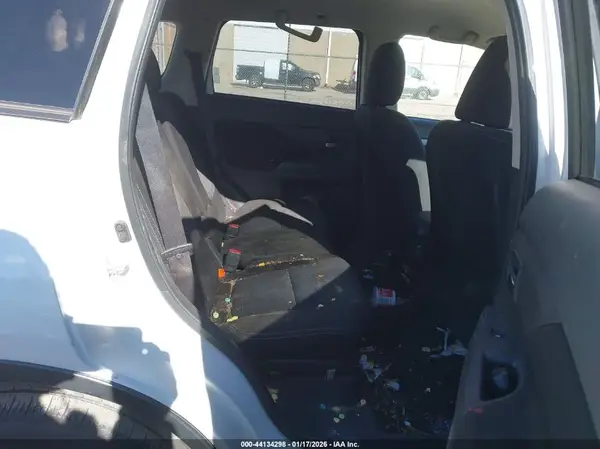 JA4AD3A37HZ066050 2017 MITSUBISHI OUTLANDER - Image 8