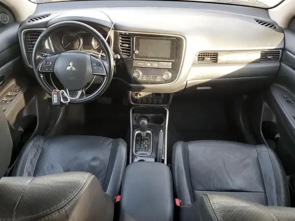 JA4AD3A37HZ067019 2017 MITSUBISHI OUTLANDER - Image 8