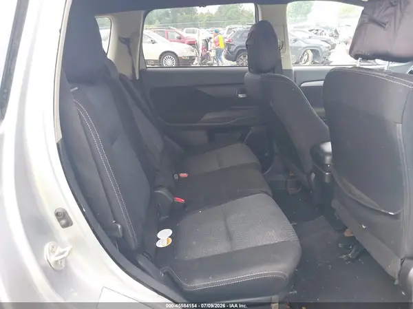 JA4AD3A37JJ000361 2018 MITSUBISHI OUTLANDER - Image 8