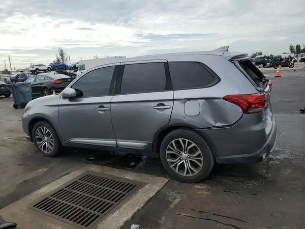 JA4AD3A37JJ000649 2018 MITSUBISHI OUTLANDER - Image 2