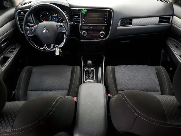 JA4AD3A37JJ000649 2018 MITSUBISHI OUTLANDER - Image 8