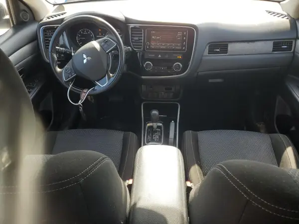 JA4AD3A37JJ000957 2018 MITSUBISHI OUTLANDER - Image 8