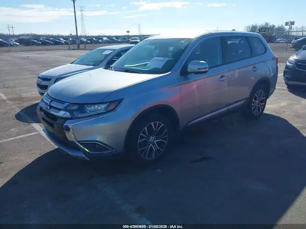 JA4AD3A37JJ002210 2018 MITSUBISHI OUTLANDER - Image 2