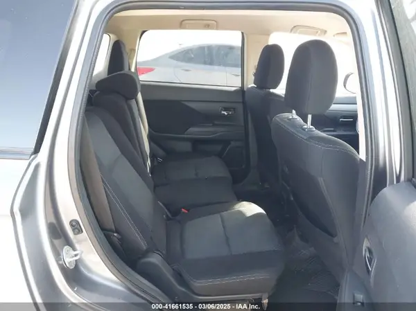 JA4AD3A37JJ003132 2018 MITSUBISHI OUTLANDER - Image 8