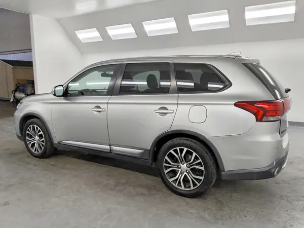 JA4AD3A37JJ003793 2018 MITSUBISHI OUTLANDER - Image 2