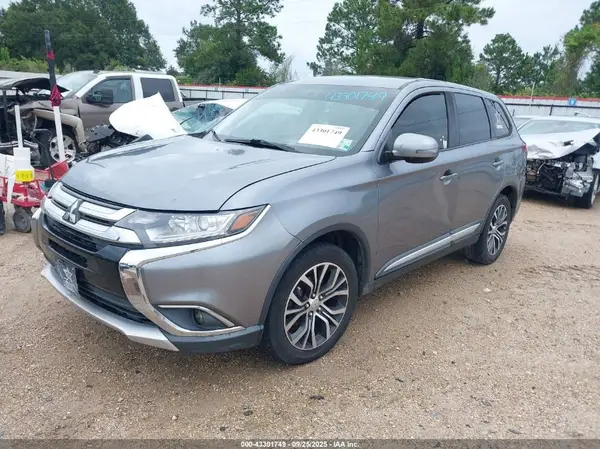 JA4AD3A37JJ004135 2018 MITSUBISHI OUTLANDER - Image 2