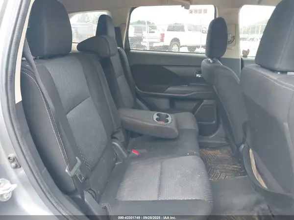 JA4AD3A37JJ004135 2018 MITSUBISHI OUTLANDER - Image 8
